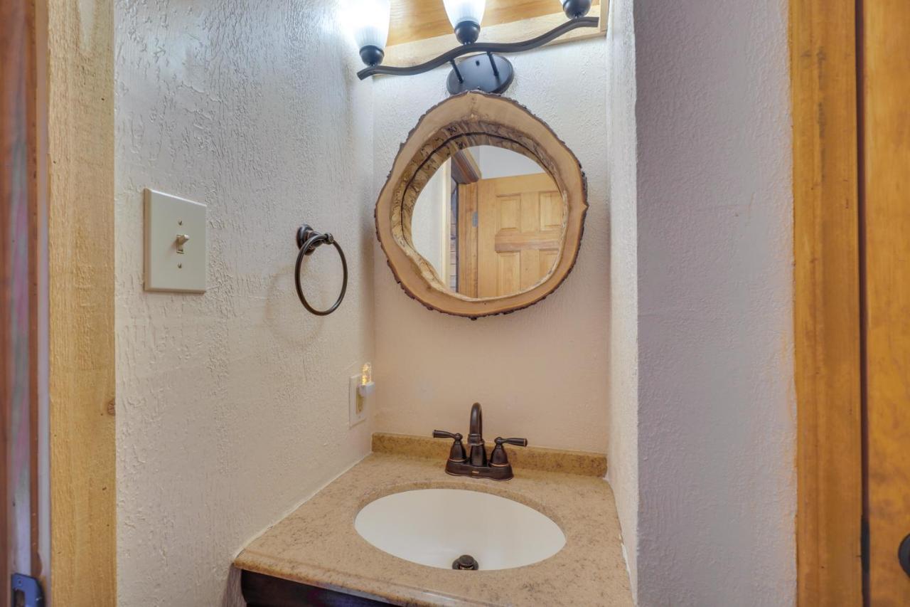 Central Sevierville Cabin With Hot Tub And Views! Экстерьер фото